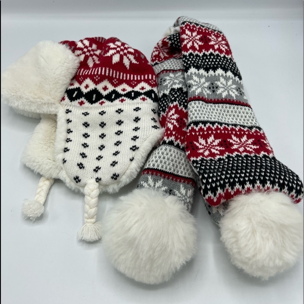 Girls hat& scarf set by Gymboree